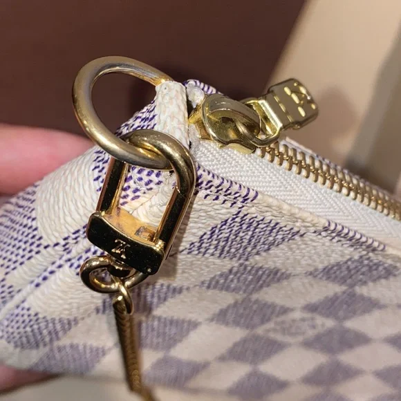 LV Mini Pochette in Azur - Picture 2 of 5